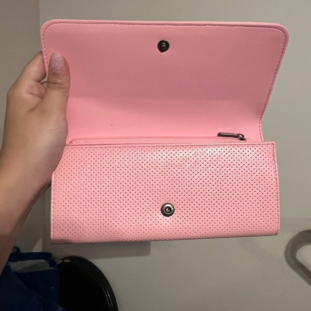 Pink Universal Thread Wallet - Picture 3 of 4